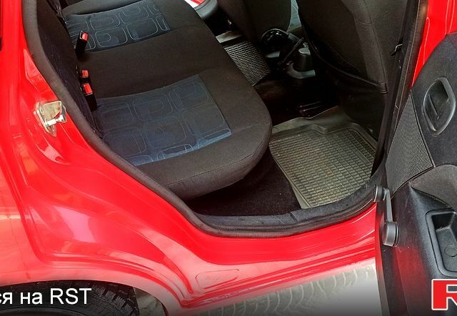 Червоний Форд Фієста, об'ємом двигуна 1.2 л та пробігом 19500 тис. км за 3500 $, фото 8 на Automoto.ua