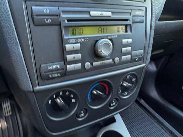 Червоний Форд Фієста, об'ємом двигуна 1.4 л та пробігом 183 тис. км за 3940 $, фото 17 на Automoto.ua