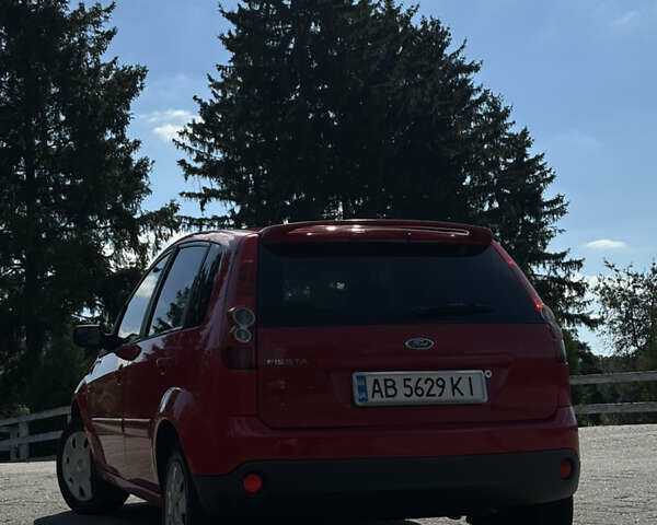 Красный Форд Фиеста, объемом двигателя 1.3 л и пробегом 227 тыс. км за 4500 $, фото 3 на Automoto.ua