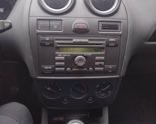 Красный Форд Фиеста, объемом двигателя 1.25 л и пробегом 134 тыс. км за 3100 $, фото 5 на Automoto.ua