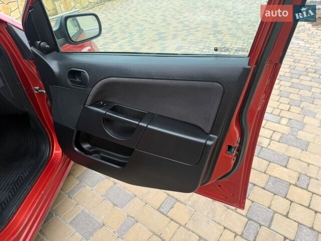 Червоний Форд Фієста, об'ємом двигуна 1.24 л та пробігом 208 тис. км за 3400 $, фото 38 на Automoto.ua