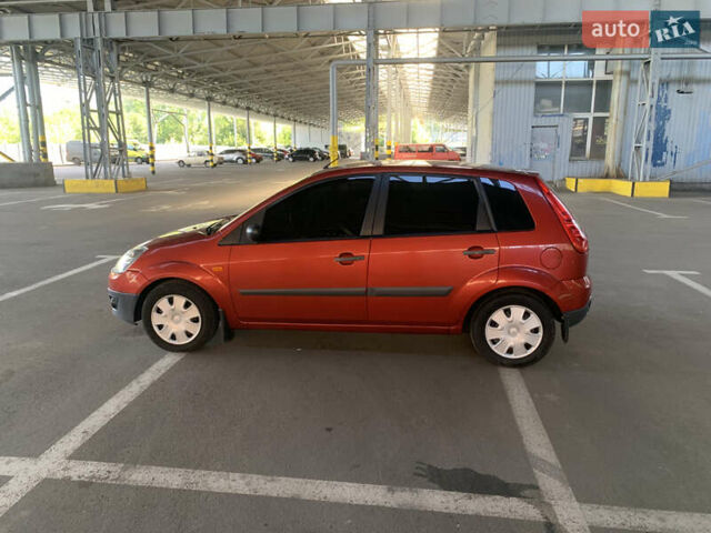 Червоний Форд Фієста, об'ємом двигуна 1.25 л та пробігом 183 тис. км за 3999 $, фото 6 на Automoto.ua