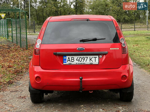 Красный Форд Фиеста, объемом двигателя 1.3 л и пробегом 200 тыс. км за 3300 $, фото 6 на Automoto.ua