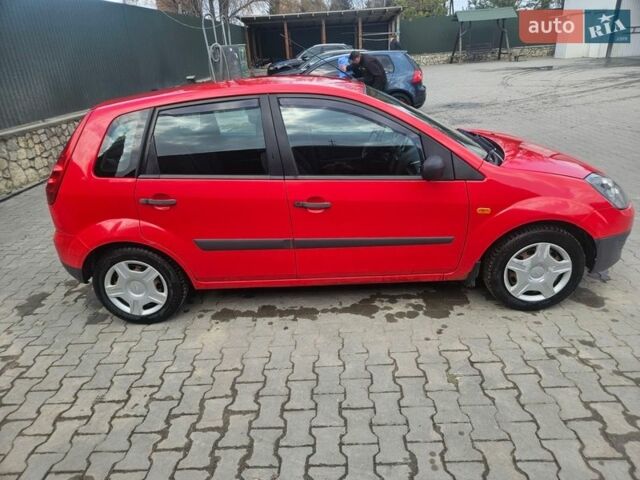 Красный Форд Фиеста, объемом двигателя 1.24 л и пробегом 173 тыс. км за 4500 $, фото 2 на Automoto.ua