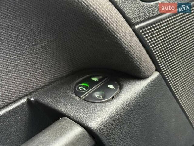 Красный Форд Фиеста, объемом двигателя 1.4 л и пробегом 213 тыс. км за 3190 $, фото 14 на Automoto.ua