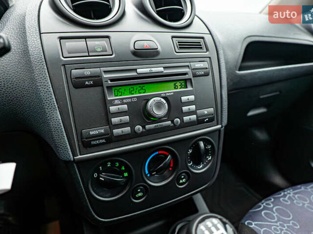 Червоний Форд Фієста, об'ємом двигуна 1.2 л та пробігом 94 тис. км за 4973 $, фото 13 на Automoto.ua