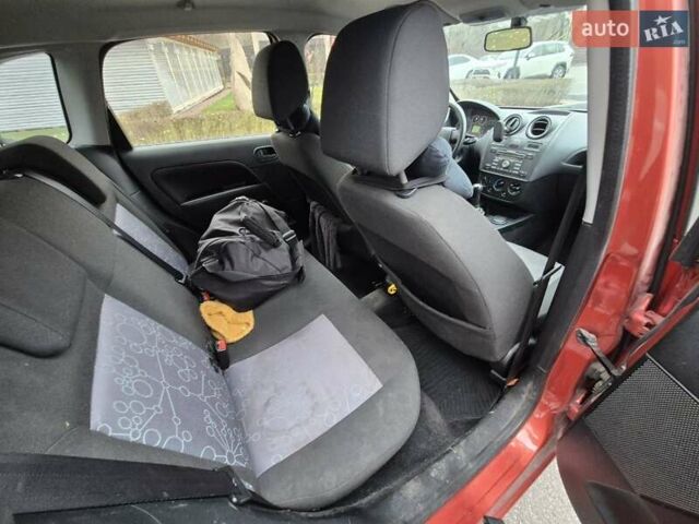 Червоний Форд Фієста, об'ємом двигуна 1.2 л та пробігом 158 тис. км за 3500 $, фото 16 на Automoto.ua