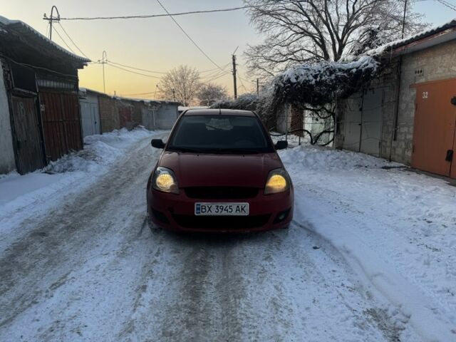 Красный Форд Фиеста, объемом двигателя 1.3 л и пробегом 250 тыс. км за 1999 $, фото 7 на Automoto.ua