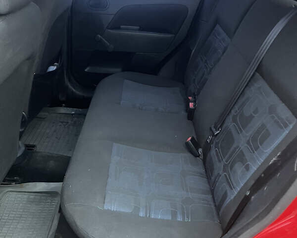 Червоний Форд Фієста, об'ємом двигуна 1.24 л та пробігом 300 тис. км за 3250 $, фото 13 на Automoto.ua