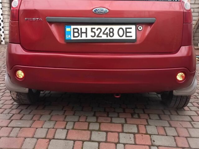 Красный Форд Фиеста, объемом двигателя 1.4 л и пробегом 339 тыс. км за 2900 $, фото 5 на Automoto.ua