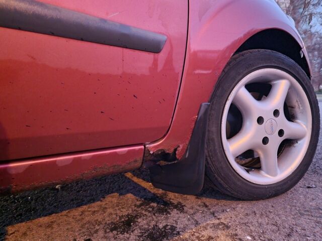 Красный Форд Фиеста, объемом двигателя 1.4 л и пробегом 255 тыс. км за 3100 $, фото 7 на Automoto.ua