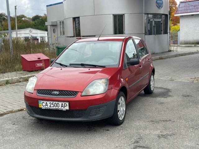 Красный Форд Фиеста, объемом двигателя 1.2 л и пробегом 159 тыс. км за 2750 $, фото 1 на Automoto.ua