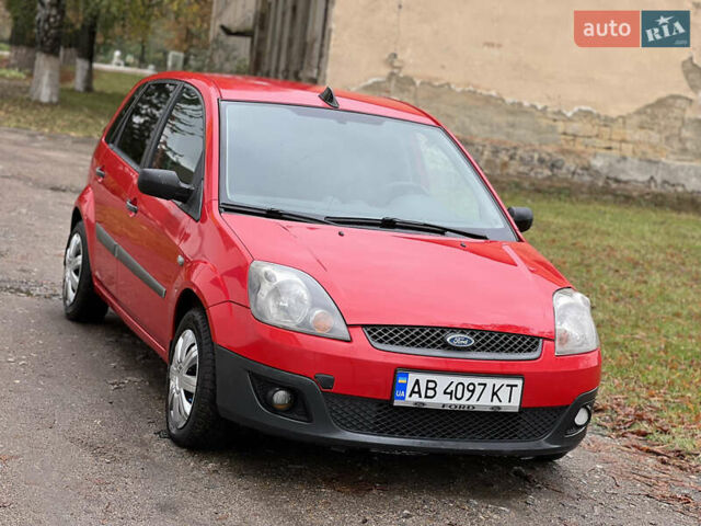 Красный Форд Фиеста, объемом двигателя 1.3 л и пробегом 200 тыс. км за 3300 $, фото 13 на Automoto.ua