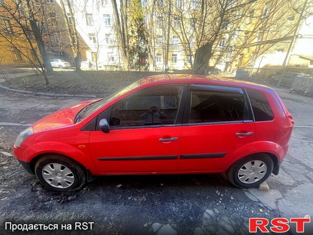 Червоний Форд Фієста, об'ємом двигуна 1.2 л та пробігом 265 тис. км за 4600 $, фото 2 на Automoto.ua