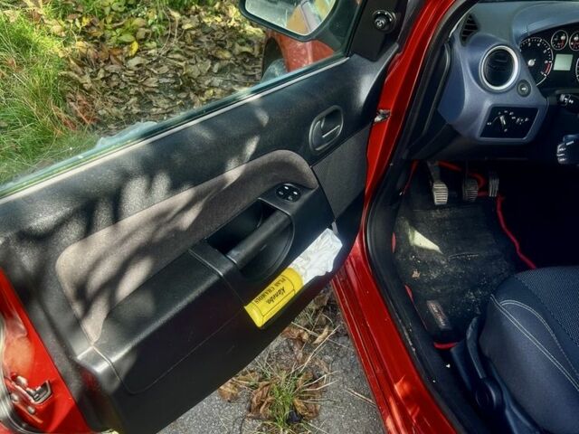 Форд Фиеста 2007 в Жмеренке на Automoto.ua Красный Форд Фиеста, объемом двигателя 1.4 л и пробегом 151 тыс. км за 3900 $, фото 5 на Automoto.ua