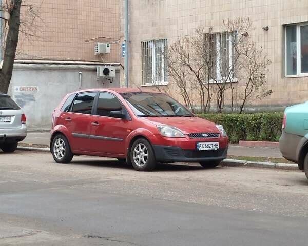 Красный Форд Фиеста, объемом двигателя 1.39 л и пробегом 199 тыс. км за 4000 $, фото 3 на Automoto.ua