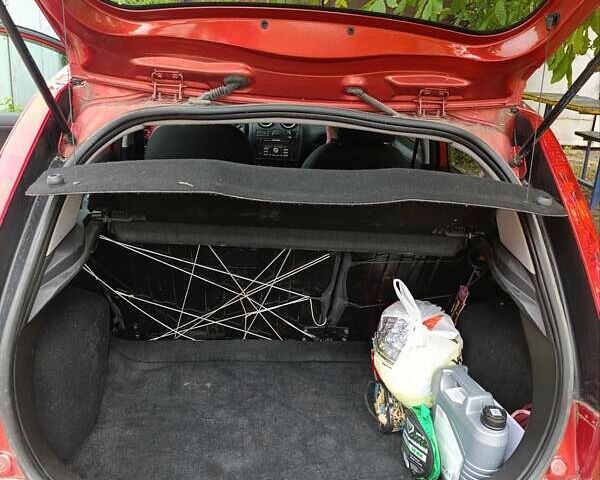 Красный Форд Фиеста, объемом двигателя 1.4 л и пробегом 151 тыс. км за 3900 $, фото 3 на Automoto.ua