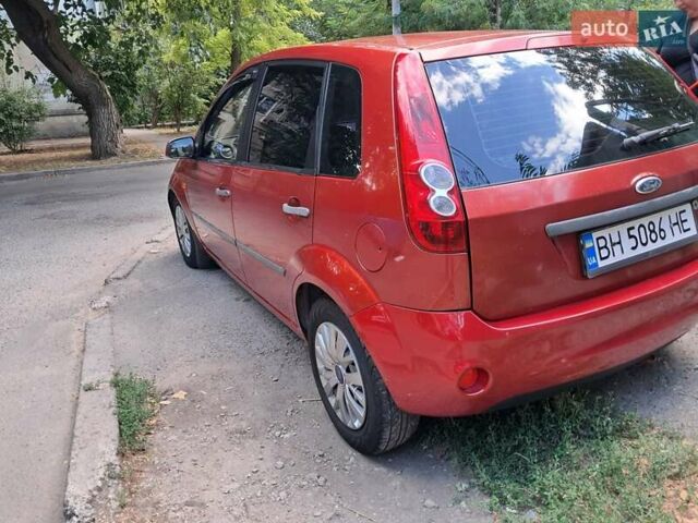 Червоний Форд Фієста, об'ємом двигуна 1.39 л та пробігом 221 тис. км за 4050 $, фото 1 на Automoto.ua