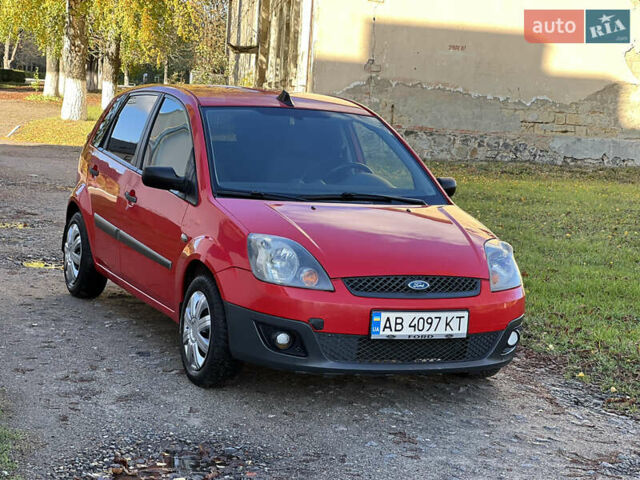 Червоний Форд Фієста, об'ємом двигуна 1.3 л та пробігом 200 тис. км за 3000 $, фото 13 на Automoto.ua