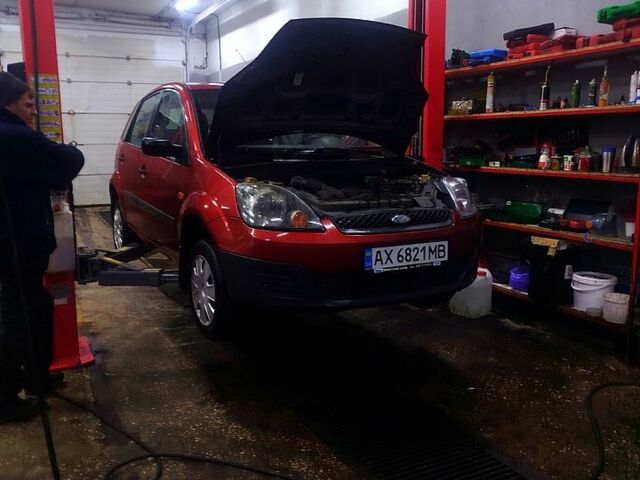 Червоний Форд Фієста, об'ємом двигуна 1.4 л та пробігом 199 тис. км за 4200 $, фото 5 на Automoto.ua