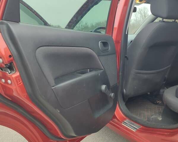 Красный Форд Фиеста, объемом двигателя 1.4 л и пробегом 170 тыс. км за 4100 $, фото 10 на Automoto.ua