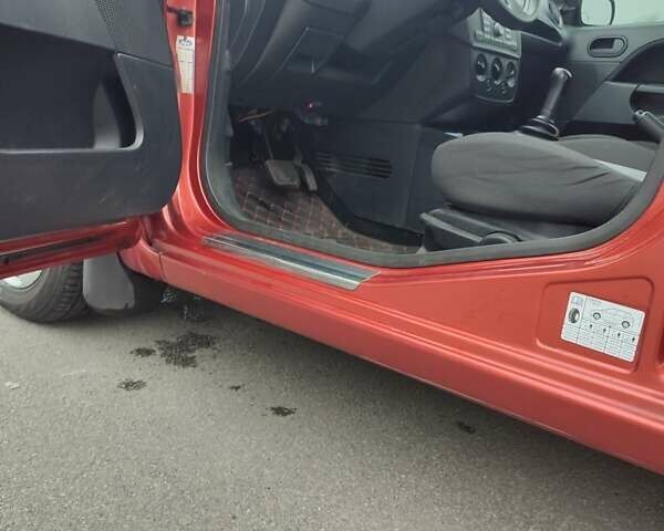 Красный Форд Фиеста, объемом двигателя 1.4 л и пробегом 170 тыс. км за 4100 $, фото 1 на Automoto.ua