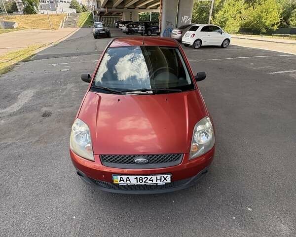 Червоний Форд Фієста, об'ємом двигуна 1.39 л та пробігом 200 тис. км за 4300 $, фото 9 на Automoto.ua