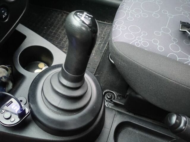 Форд Фиеста 2008 в Броварах на Automoto.ua Красный Форд Фиеста, объемом двигателя 1.4 л и пробегом 134 тыс. км за 4300 $, фото 7 на Automoto.ua