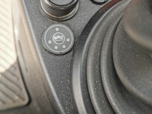 Красный Форд Фиеста, объемом двигателя 1.4 л и пробегом 84 тыс. км за 6000 $, фото 10 на Automoto.ua