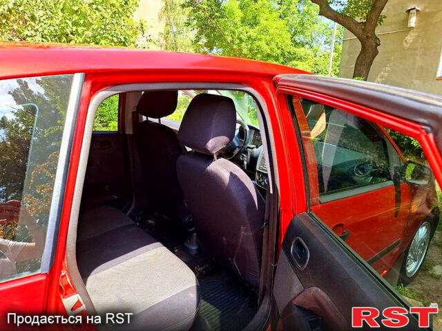 Красный Форд Фиеста, объемом двигателя 1.4 л и пробегом 232 тыс. км за 4000 $, фото 1 на Automoto.ua