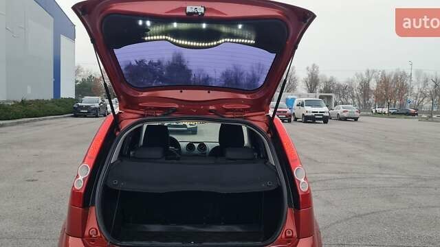 Красный Форд Фиеста, объемом двигателя 1.4 л и пробегом 205 тыс. км за 4300 $, фото 9 на Automoto.ua