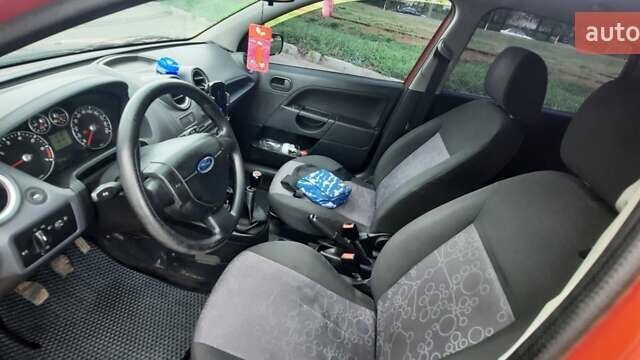 Червоний Форд Фієста, об'ємом двигуна 1.4 л та пробігом 149 тис. км за 3200 $, фото 5 на Automoto.ua