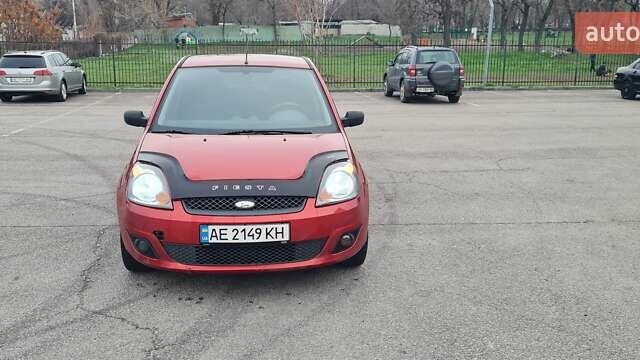 Красный Форд Фиеста, объемом двигателя 1.4 л и пробегом 205 тыс. км за 4300 $, фото 3 на Automoto.ua
