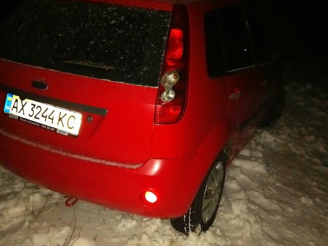 Червоний Форд Фієста, об'ємом двигуна 1.2 л та пробігом 130 тис. км за 3500 $, фото 2 на Automoto.ua