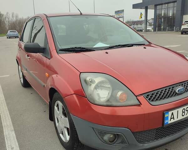Красный Форд Фиеста, объемом двигателя 1.4 л и пробегом 170 тыс. км за 4100 $, фото 7 на Automoto.ua