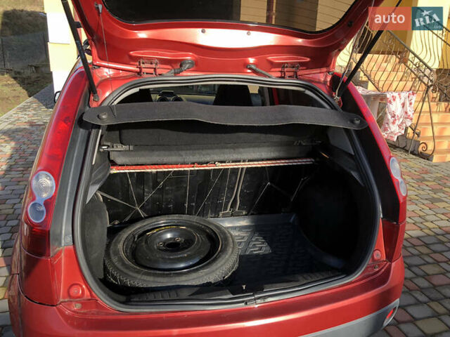 Червоний Форд Фієста, об'ємом двигуна 1.25 л та пробігом 140 тис. км за 2999 $, фото 18 на Automoto.ua