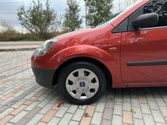 Красный Форд Фиеста, объемом двигателя 1.3 л и пробегом 169 тыс. км за 4000 $, фото 13 на Automoto.ua