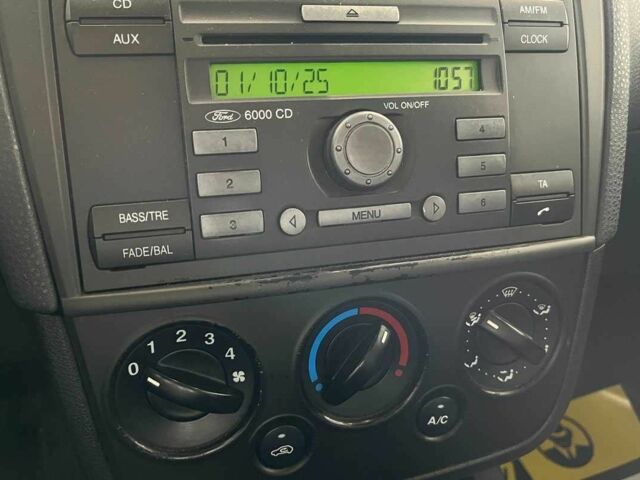 Красный Форд Фиеста, объемом двигателя 1.2 л и пробегом 164 тыс. км за 4150 $, фото 18 на Automoto.ua