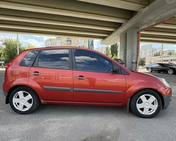 Червоний Форд Фієста, об'ємом двигуна 1.39 л та пробігом 200 тис. км за 4300 $, фото 8 на Automoto.ua