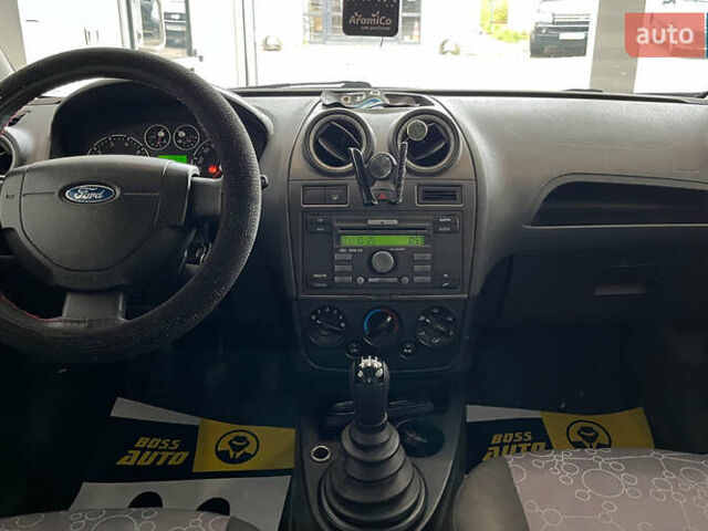 Червоний Форд Фієста, об'ємом двигуна 1.24 л та пробігом 164 тис. км за 4150 $, фото 9 на Automoto.ua