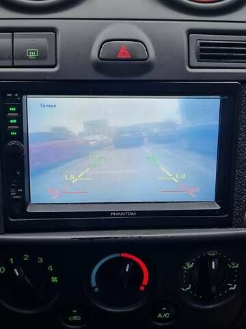 Красный Форд Фиеста, объемом двигателя 1.4 л и пробегом 205 тыс. км за 4300 $, фото 14 на Automoto.ua