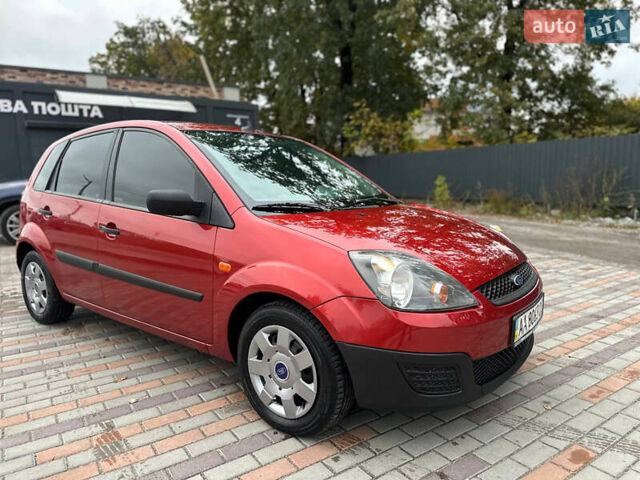 Красный Форд Фиеста, объемом двигателя 1.24 л и пробегом 170 тыс. км за 3999 $, фото 3 на Automoto.ua