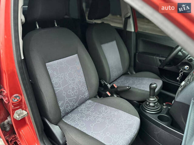 Красный Форд Фиеста, объемом двигателя 1.24 л и пробегом 170 тыс. км за 3999 $, фото 47 на Automoto.ua