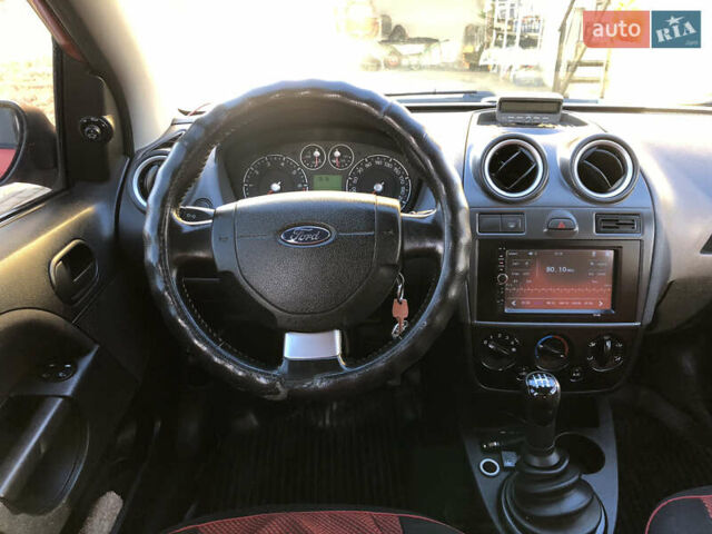 Червоний Форд Фієста, об'ємом двигуна 1.25 л та пробігом 140 тис. км за 2999 $, фото 16 на Automoto.ua