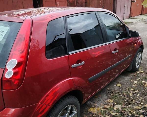 Красный Форд Фиеста, объемом двигателя 1.39 л и пробегом 134 тыс. км за 4200 $, фото 6 на Automoto.ua