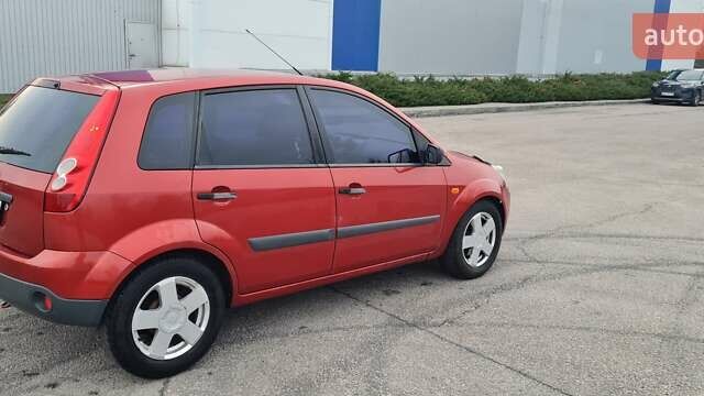 Красный Форд Фиеста, объемом двигателя 1.4 л и пробегом 205 тыс. км за 4300 $, фото 7 на Automoto.ua