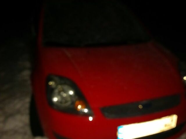 Червоний Форд Фієста, об'ємом двигуна 1.2 л та пробігом 130 тис. км за 3500 $, фото 4 на Automoto.ua