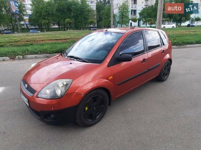 Червоний Форд Фієста, об'ємом двигуна 1.4 л та пробігом 149 тис. км за 3200 $, фото 20 на Automoto.ua