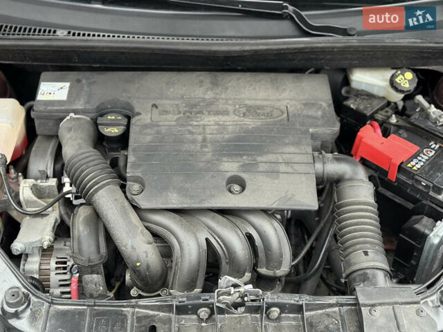 Красный Форд Фиеста, объемом двигателя 1.24 л и пробегом 33 тыс. км за 6499 $, фото 15 на Automoto.ua