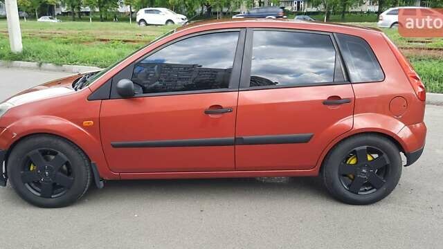 Червоний Форд Фієста, об'ємом двигуна 1.4 л та пробігом 149 тис. км за 3200 $, фото 19 на Automoto.ua